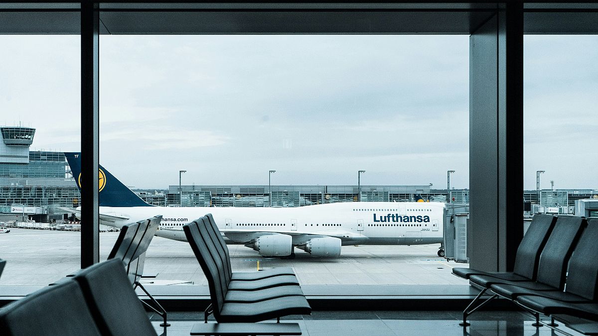 "Winter Weather Disrupts Travel Across German Airports"