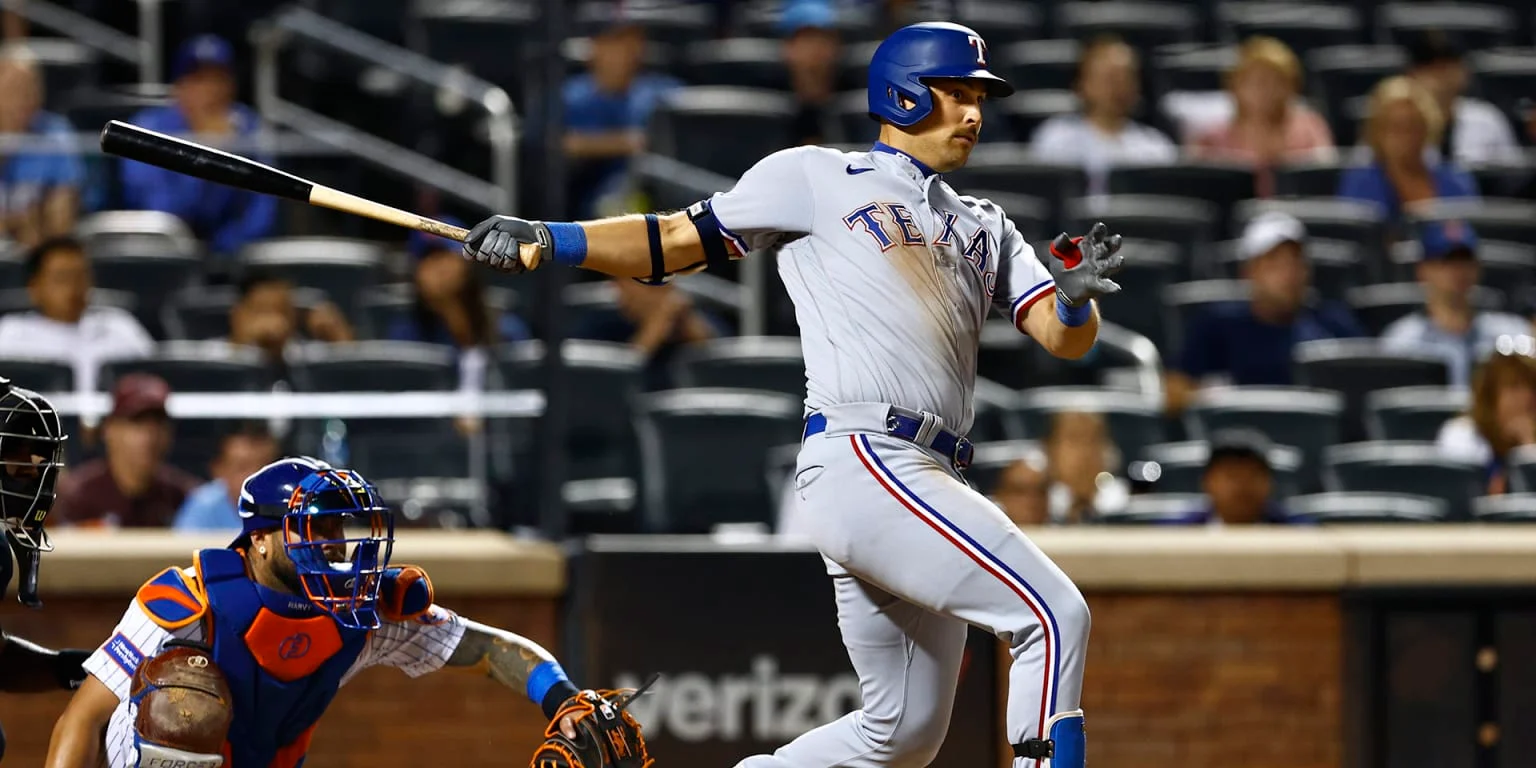 "Texas Rangers Stage Impressive Comeback to Defeat New York Mets"