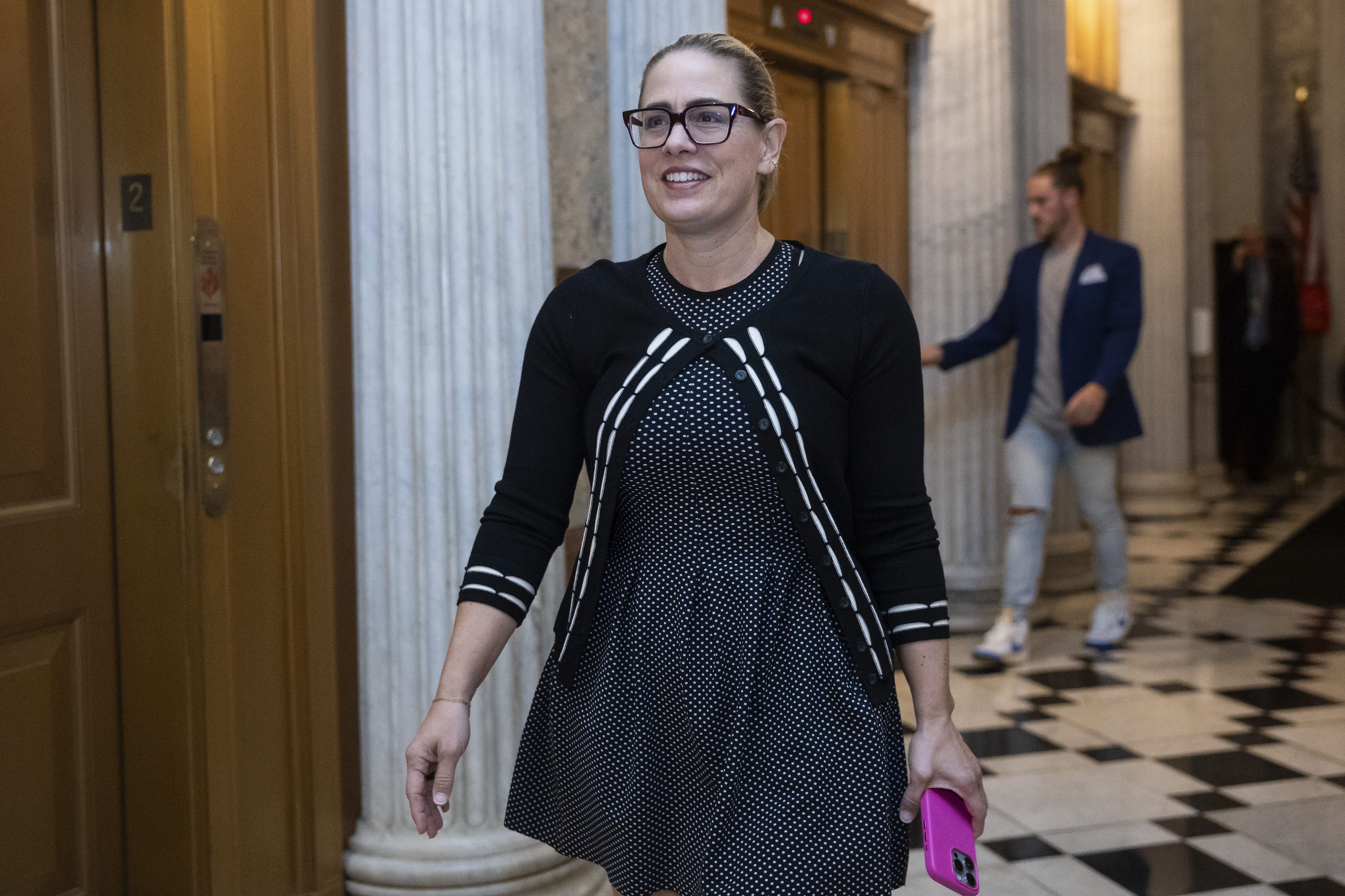 "Sinema's Departure from Democratic Party Leads to Loss of Donor Support"