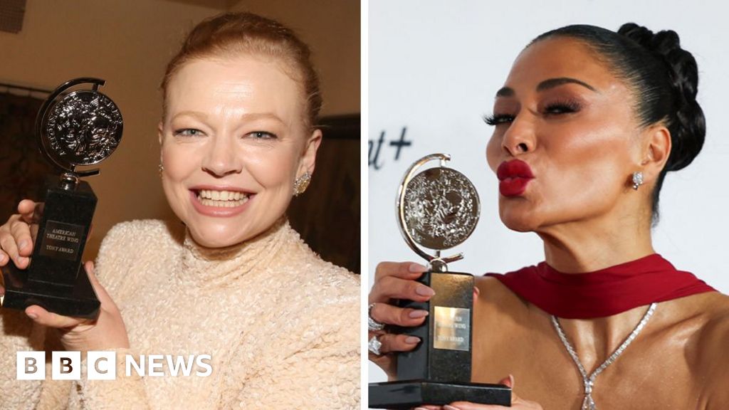 Featured image for Nicole Scherzinger and Sarah Snook Celebrate Tony Awards Wins