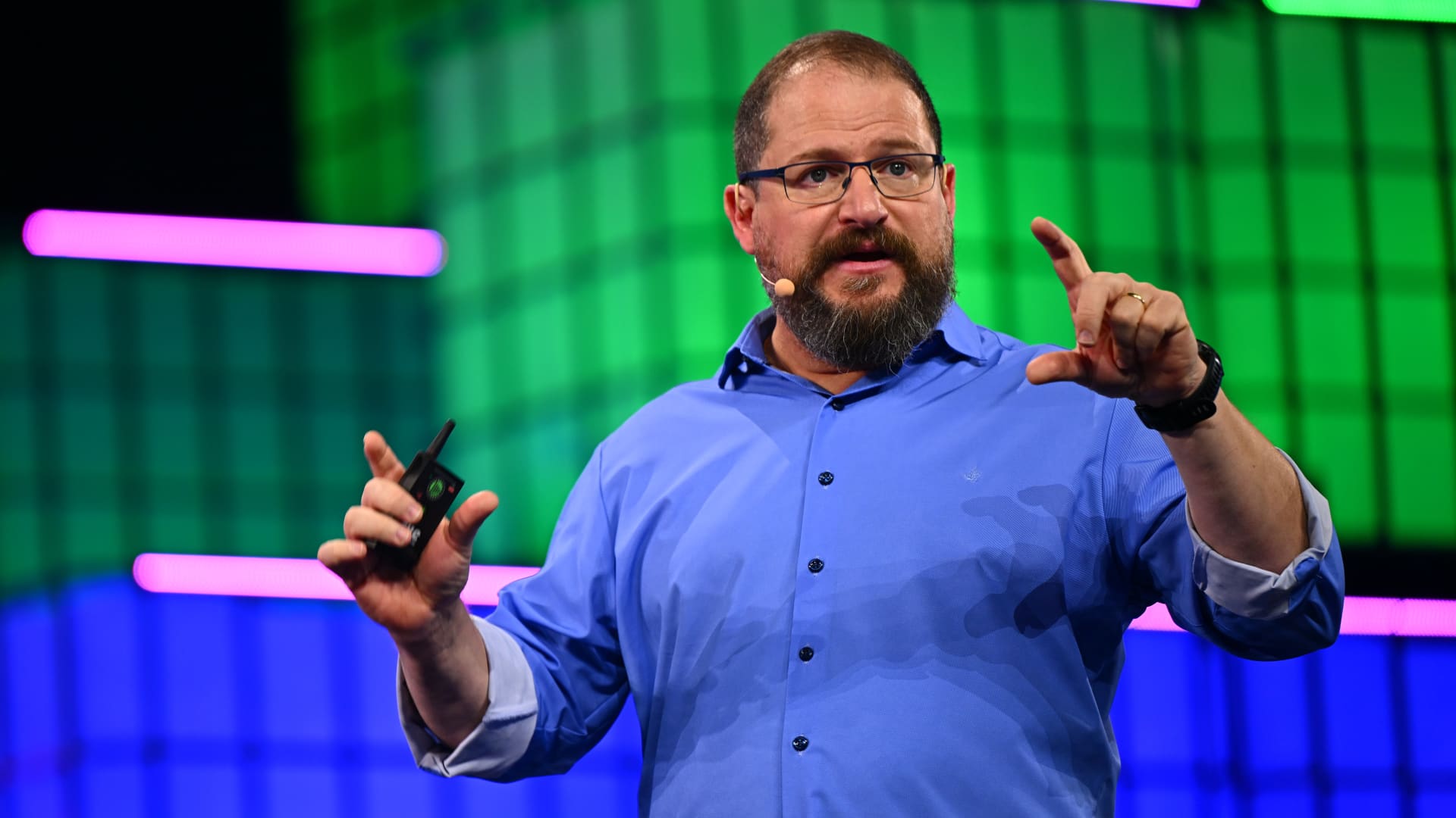 Qualcomm Surpasses Earnings Expectations Amid Mixed Market Signals