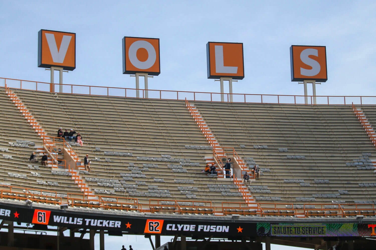 "NCAA Responds to Tennessee Lawsuit Over NIL, Sparks Debate on Recruiting Regulations"
