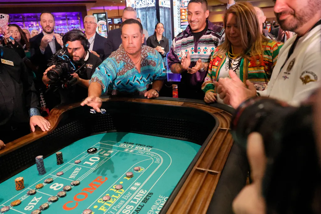Featured image for Florida's Seminole Casinos Embrace Sports Betting and Casino Games, Attracting Gamblers and Celebrities