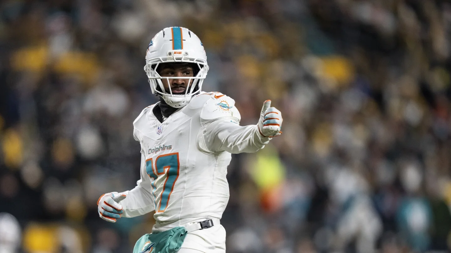 Waddle lands in Denver, reuniting with Surtain II