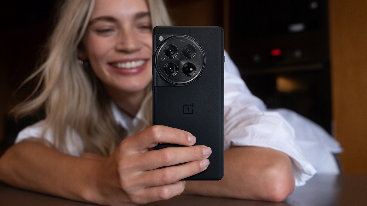"OnePlus 12: Massive Battery, Snapdragon 8 Gen 3, Improved Cameras, and More!"