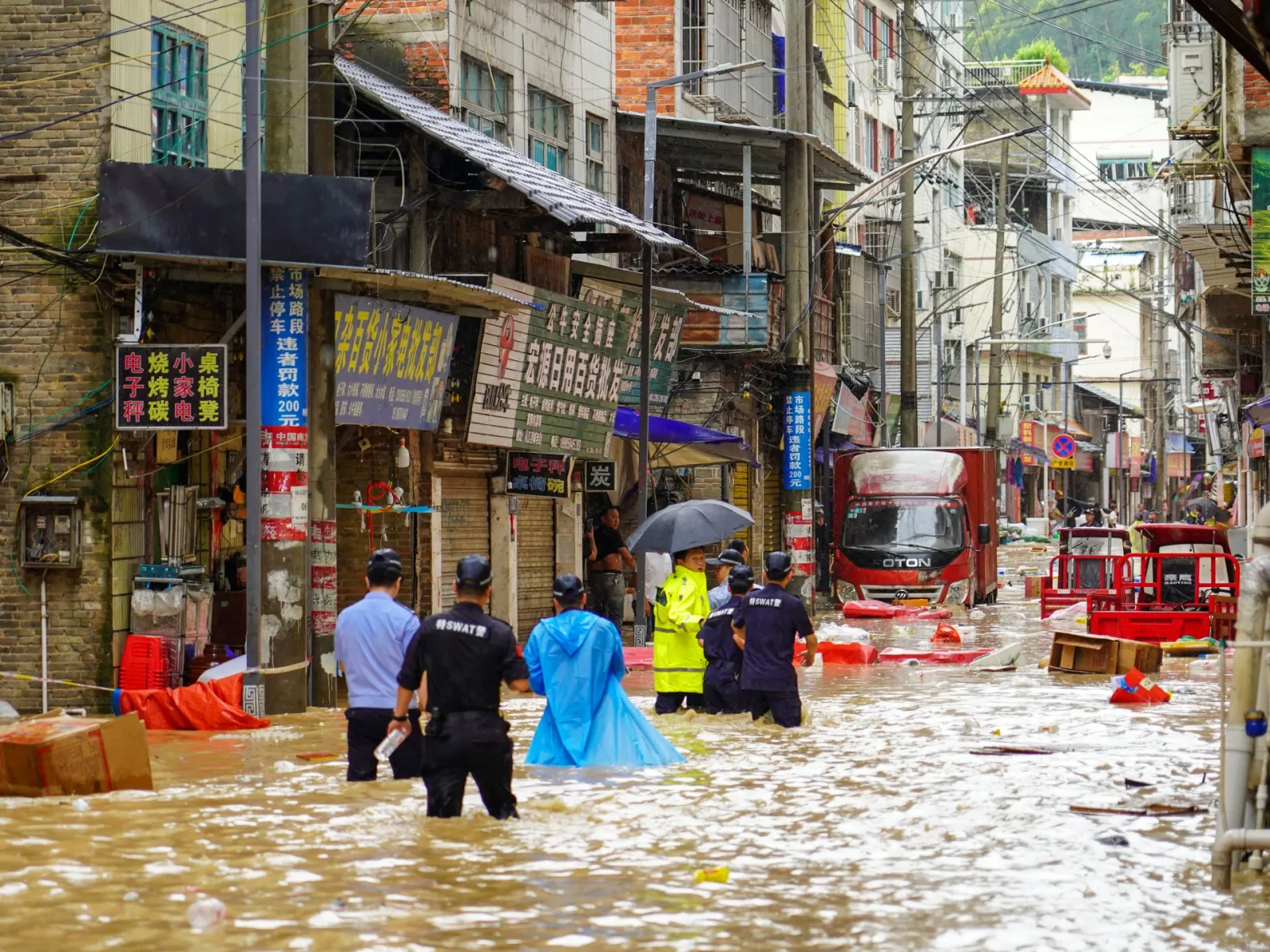 China faces severe flooding and rescue efforts amid record rains