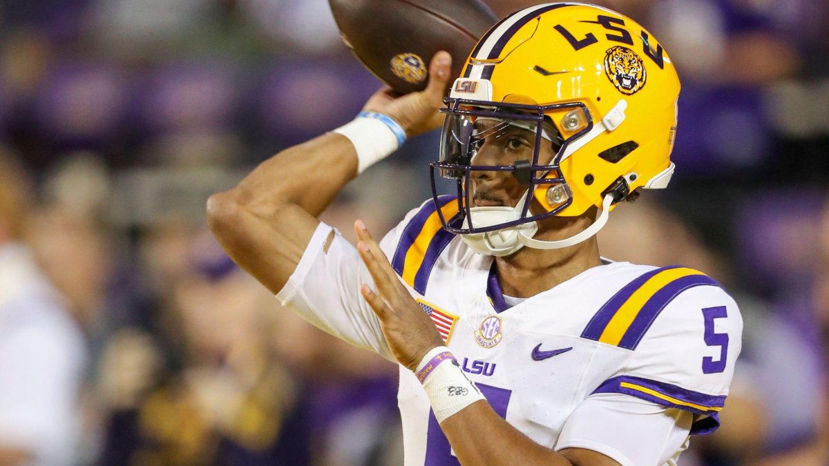 "2024 NFL Draft: Top QB Prospect Jayden Daniels Lands with Vikings in Steve Palazzolo's Mock Draft"