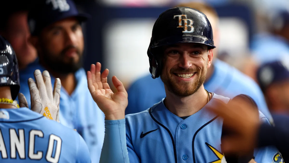 "Unbeatable Rays continue historic win streak in dominant fashion"