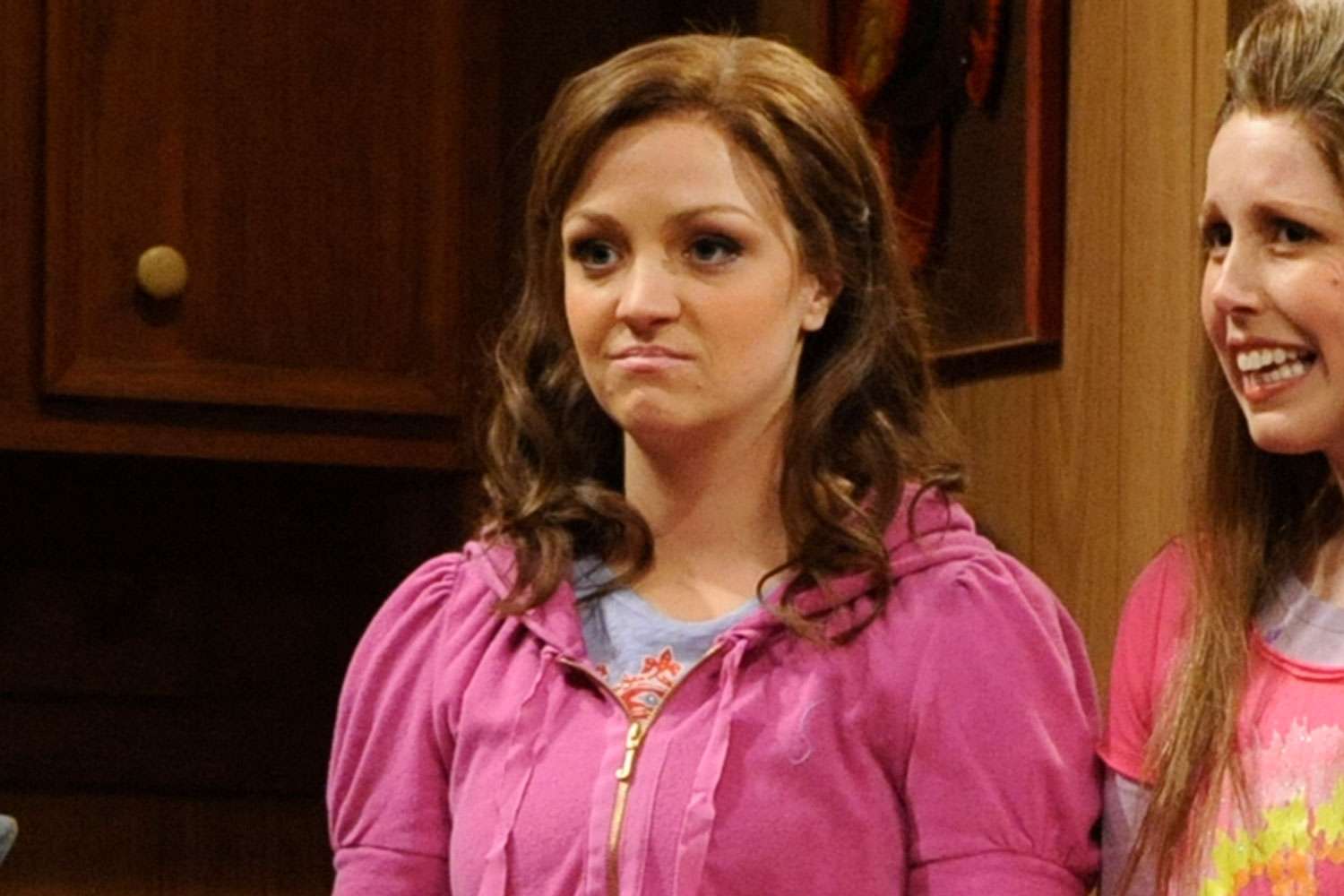 Featured image for Abby Elliott Reflects on SNL Firing and 'The Bear' Cameos
