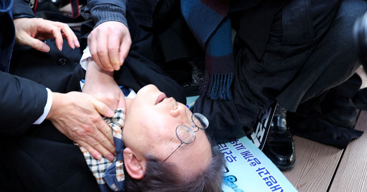"South Korean Opposition Leader Lee Jae-myung Stabbed During Busan Event"