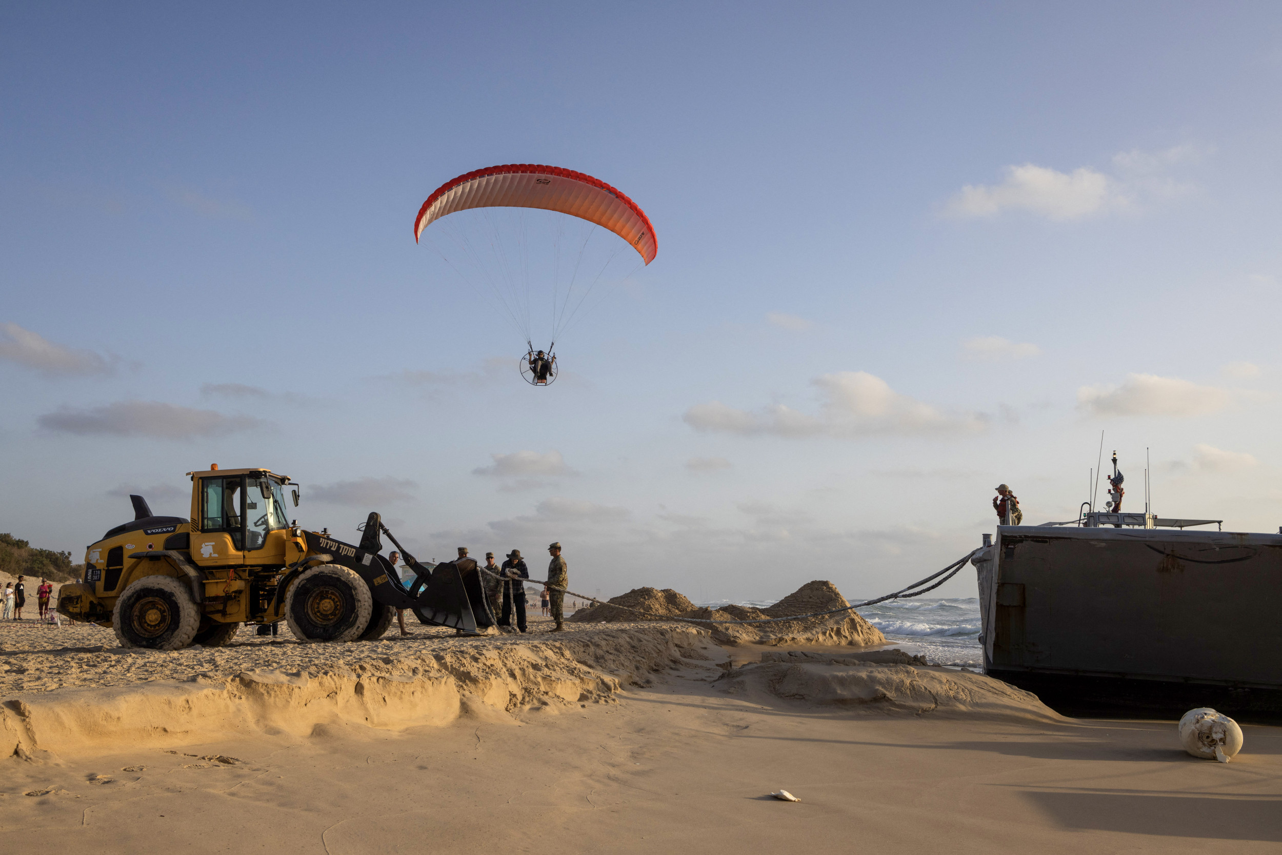 "Biden Criticized as Gaza Aid Pier Collapses"