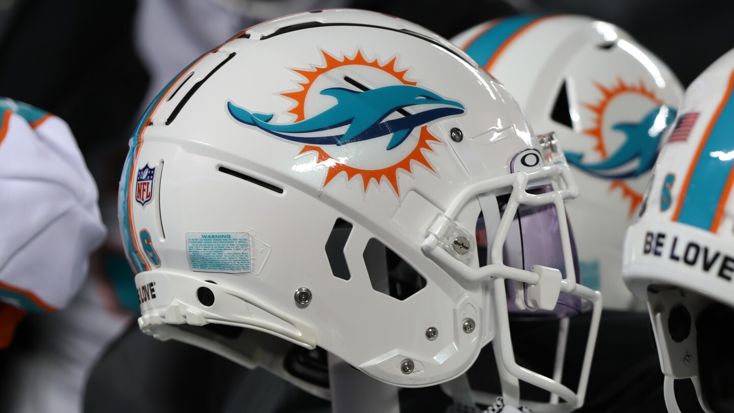 "Dolphins' Defensive Coordinator Search: Interviewing Kiffin, Weaver, and Frazier for DC Job"