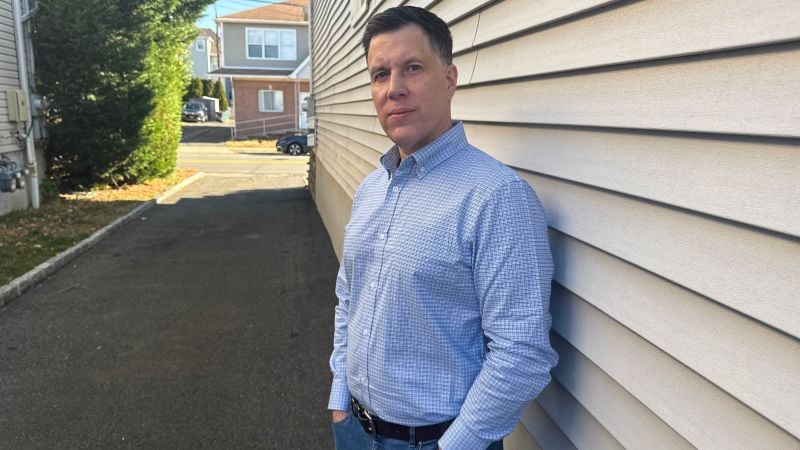 Featured image for Stranger's Facebook Message Leads to $280,000 Loss