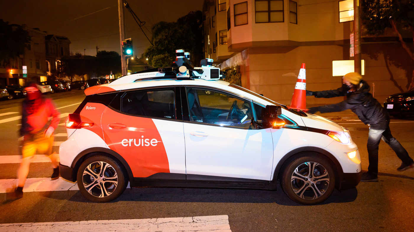 Traffic Cone-Wielding Protesters Halt Waymo and Cruise Self-Driving Cars