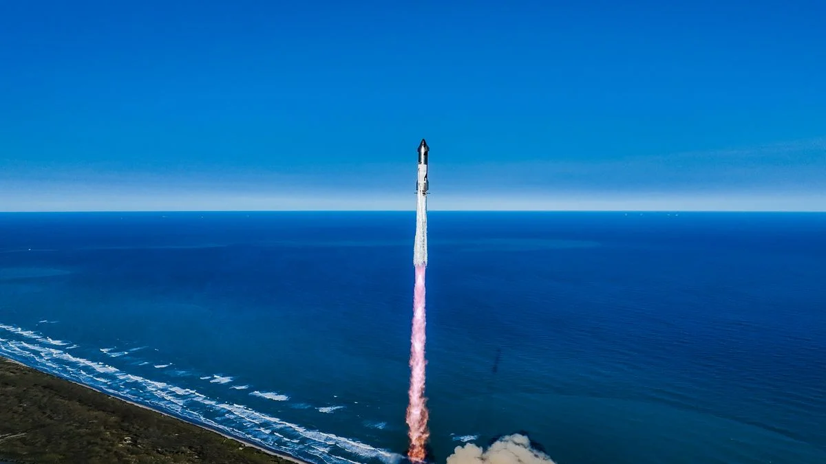 SpaceX's Starship Soars: Successful 6th Flight Inspires Trump and DeChambeau