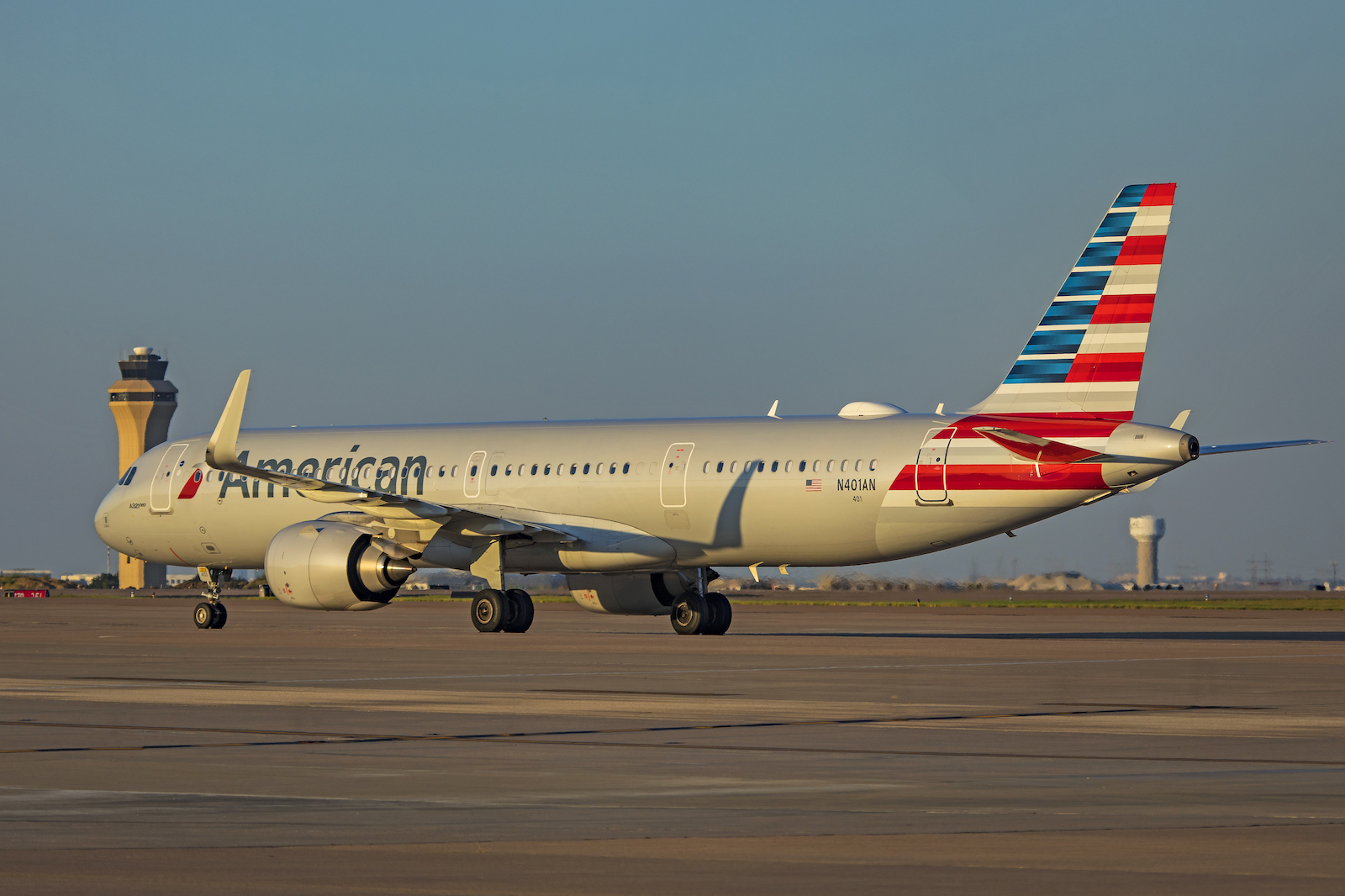 Featured image for American Airlines Flight in Hawaii Avoids Mountain Collision with Quick Climb