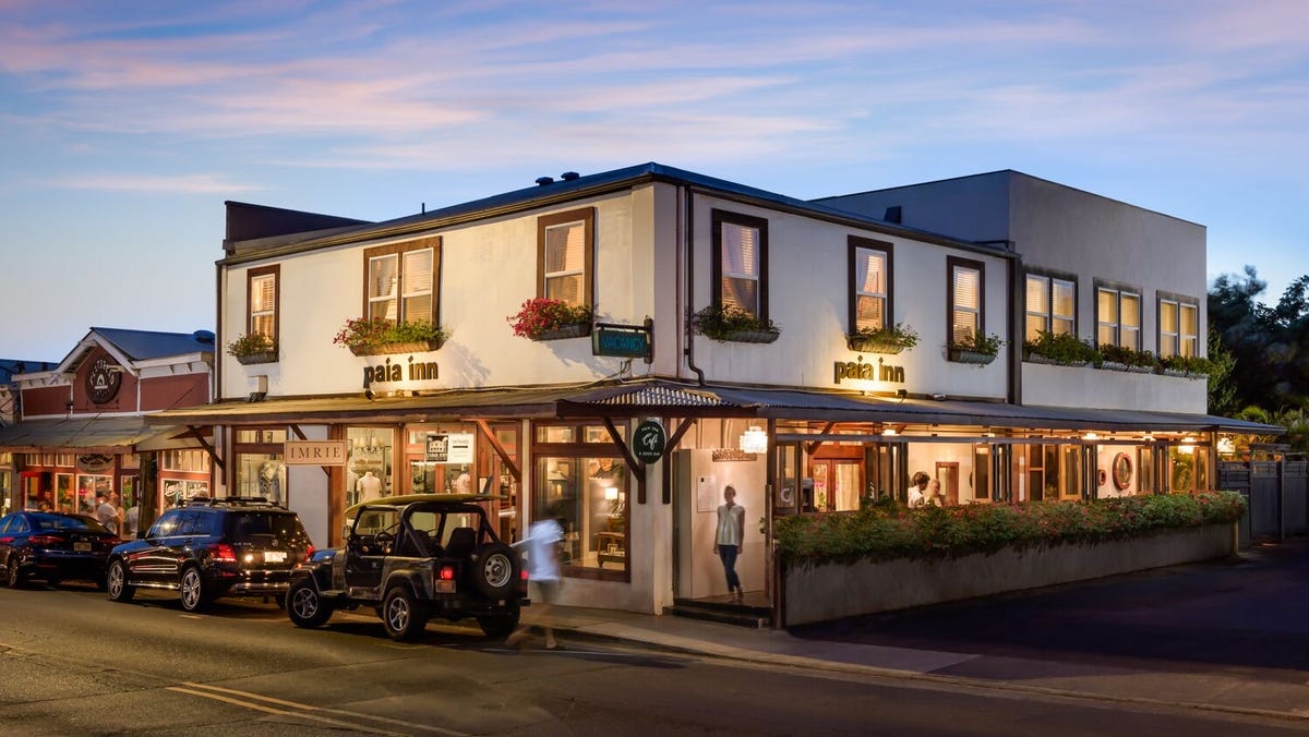 Featured image for Support Sustainable Travel: Explore Locally Owned Maui Hotels in Hawaii