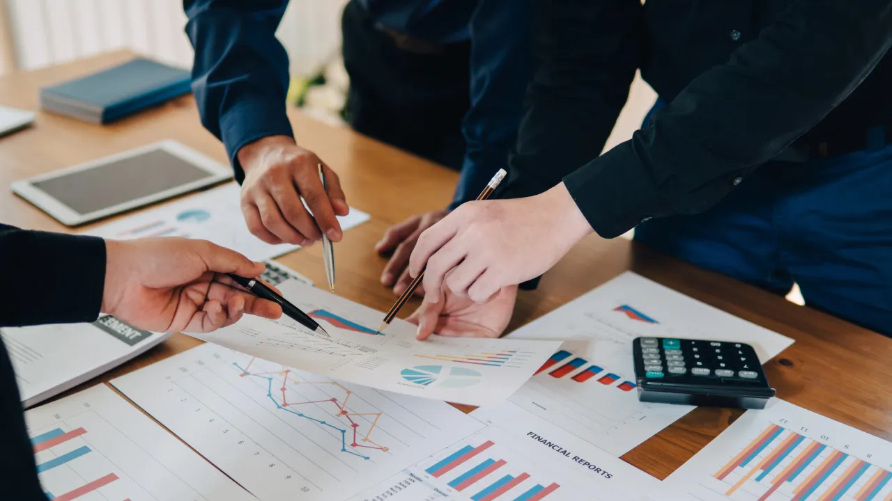 Featured image for "US Companies Face $380B Hit from Prolonged High Interest Rates"