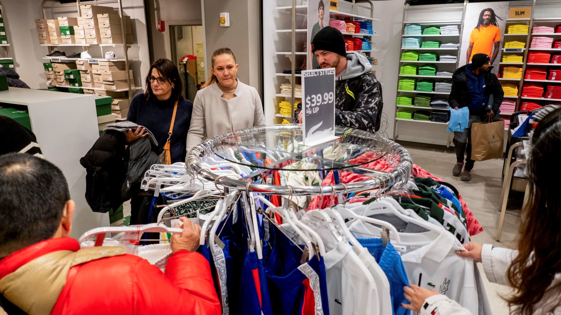 Black Friday Online Sales Surge, Breaking Records