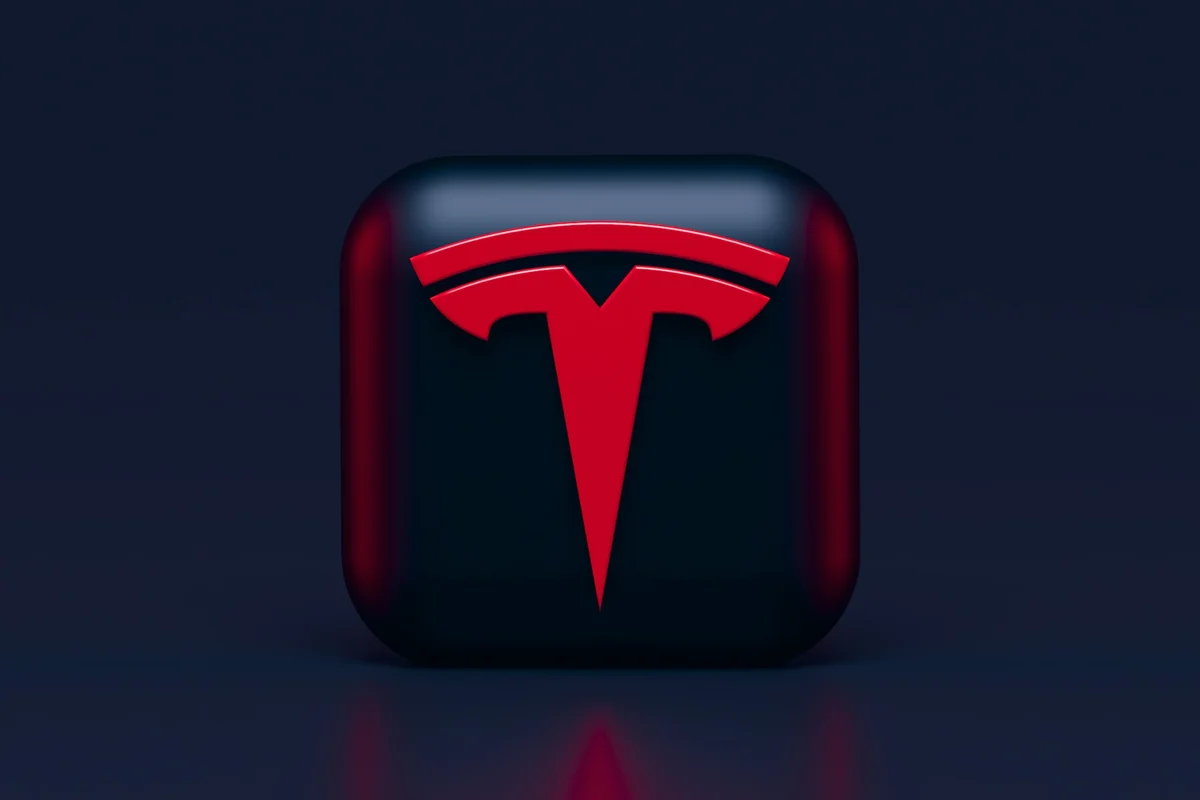"Tesla's Confluence of Support: Short-Term Trade or Long-Term Investment?"