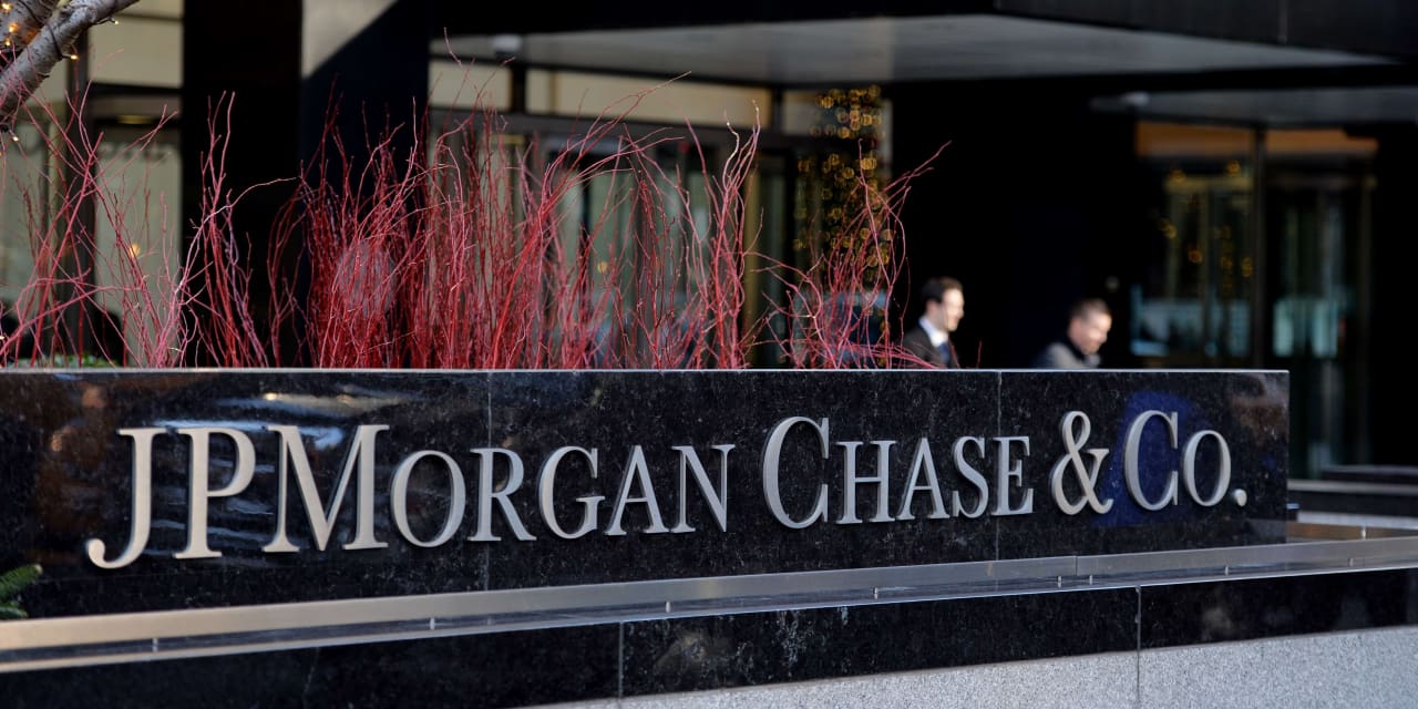 Featured image for "Big Banks to Set Market Tone with Earnings Amid Challenging Year-End Forecasts"