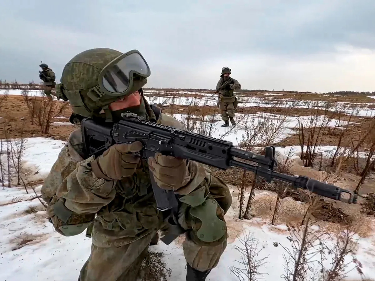 Alcohol and incompetence contributing to Russian troop deaths in Ukraine, says UK intel.