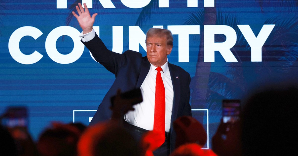 "Trump's Commanding Presence Steals the Show at Florida GOP Event"