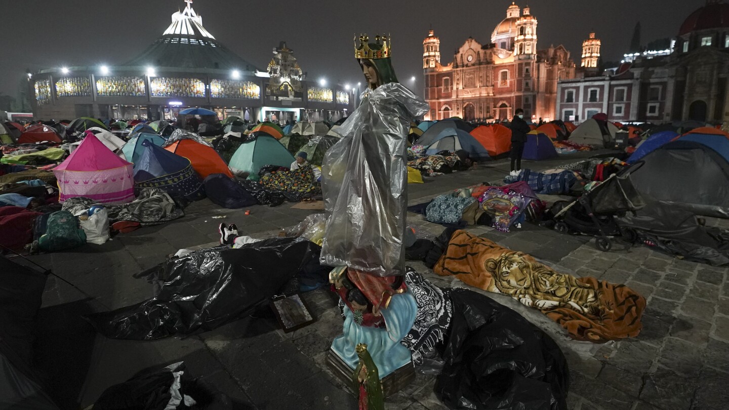 Featured image for "Mexican Faithful Unite to Commemorate Virgin of Guadalupe's Apparition Anniversary"