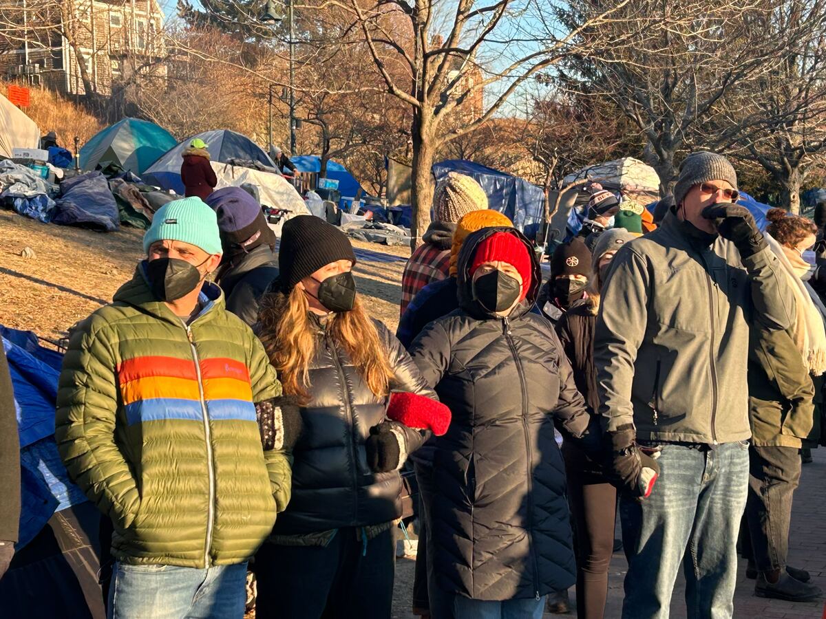 "Human Chain Forms as Protesters Blockade Portland Encampment Sweep"