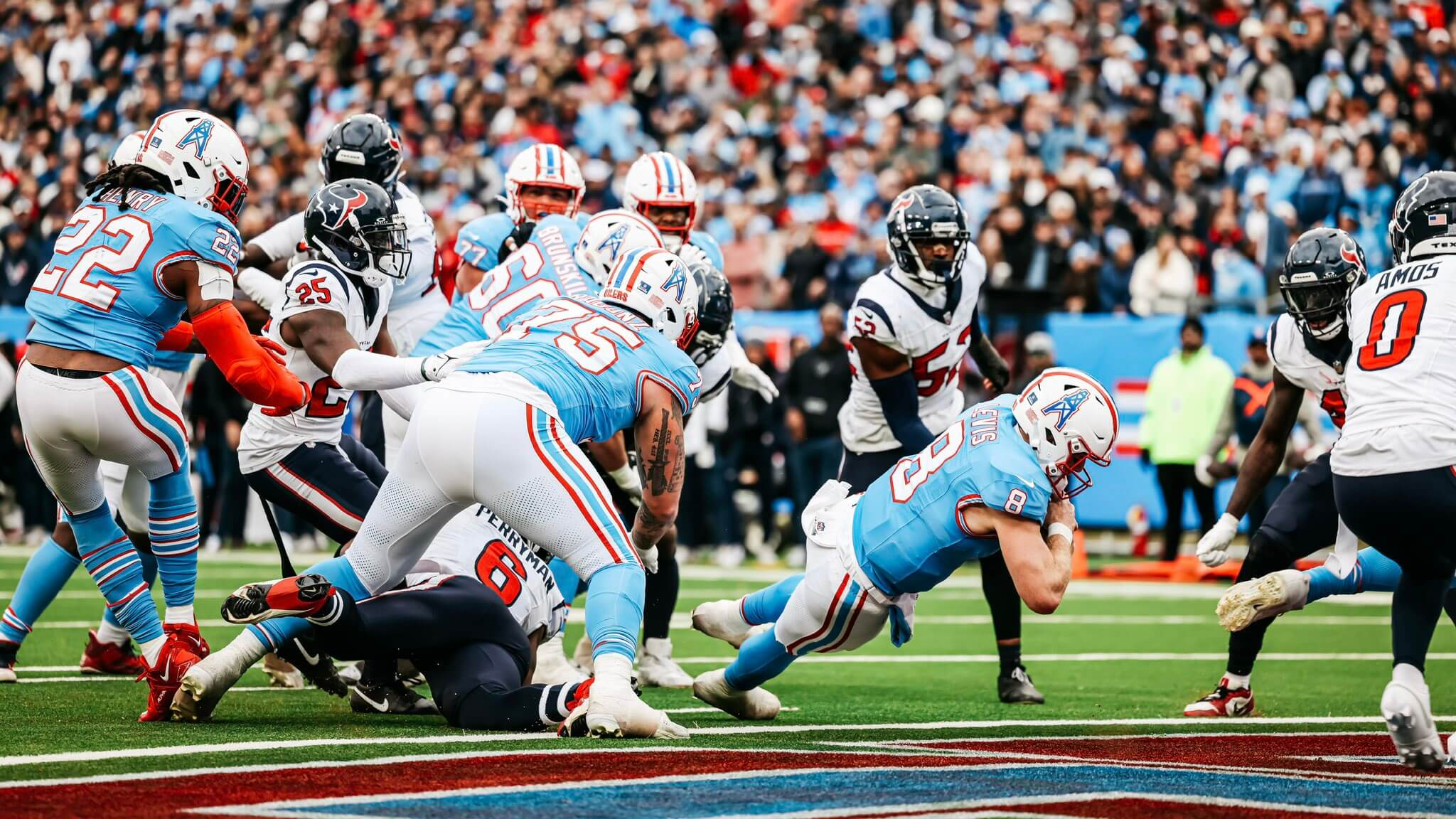 Featured image for Texans Triumph Over Titans in Oilers Throwbacks, Social Media Erupts