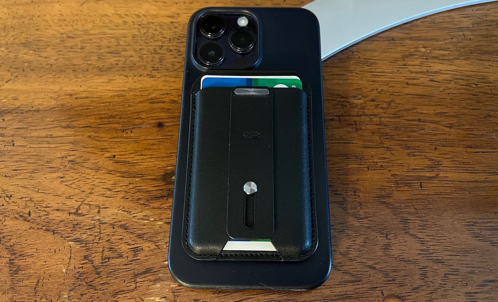 Featured image for ESR Launches HaloLock Geo Wallet Stand with MagSafe and Find My Support.