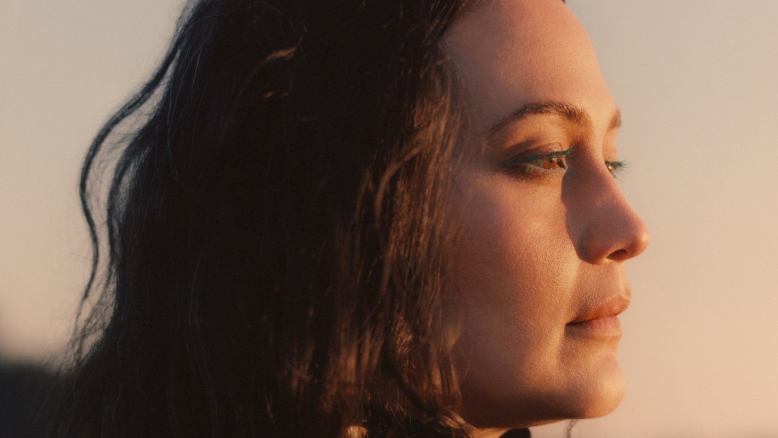 "Lily Gladstone: From 'Killers of the Flower Moon' to Awards Circuit Triumph"