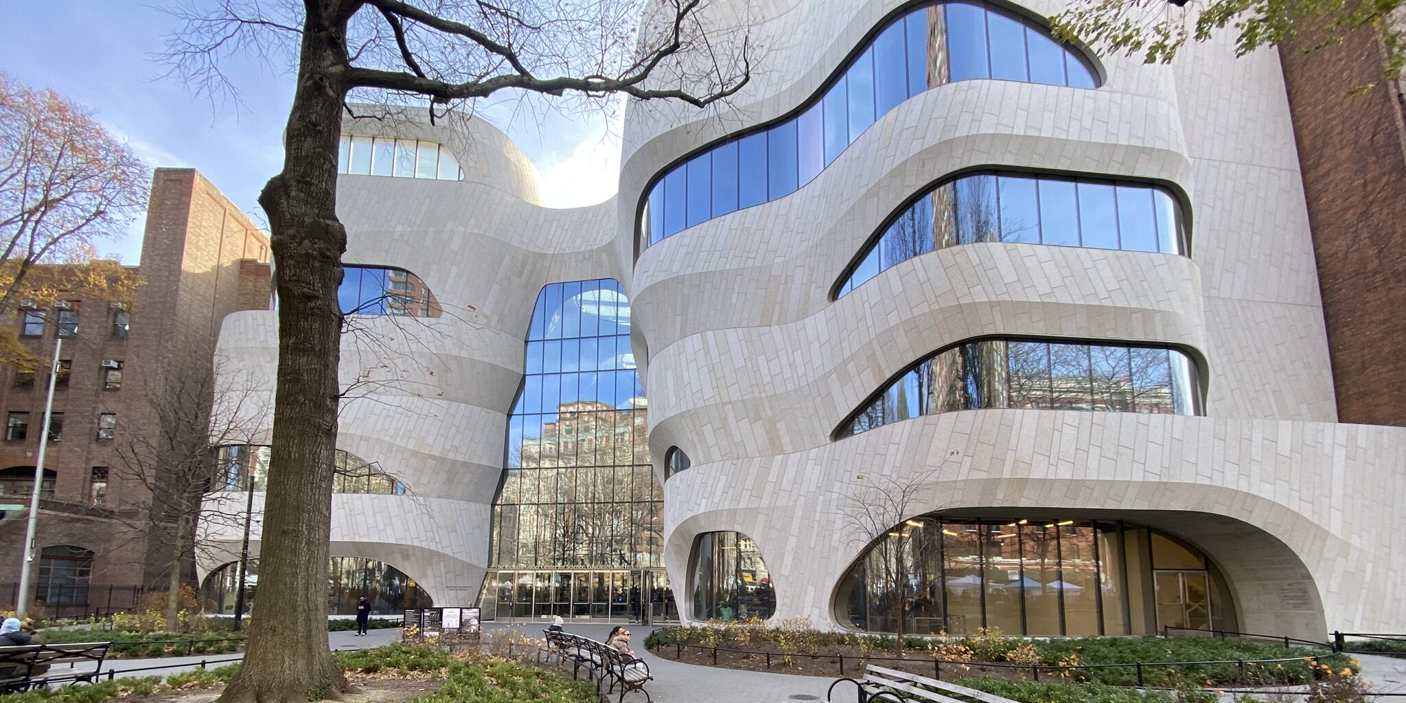 Featured image for World's Priciest Dinosaur Fossil Unveiled at NYC's AMNH