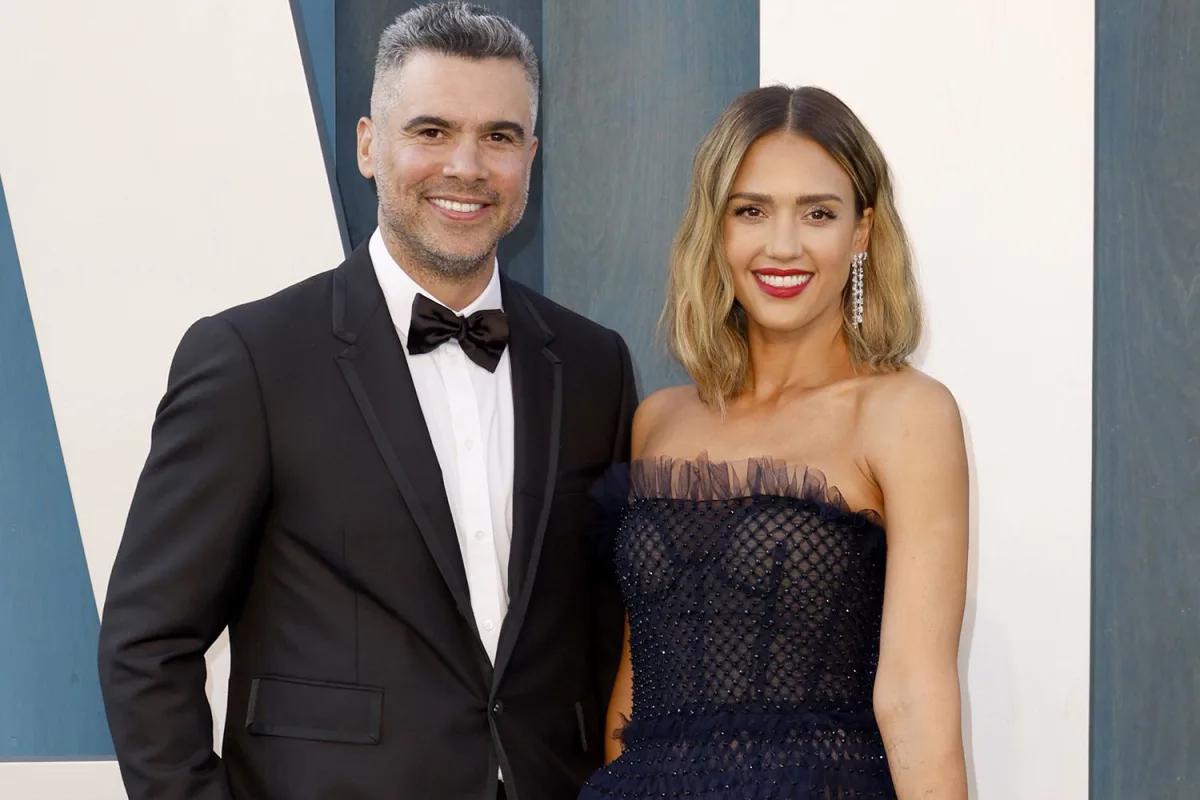 Featured image for Jessica Alba and Cash Warren Celebrate 15th Wedding Anniversary with Love-filled Message.