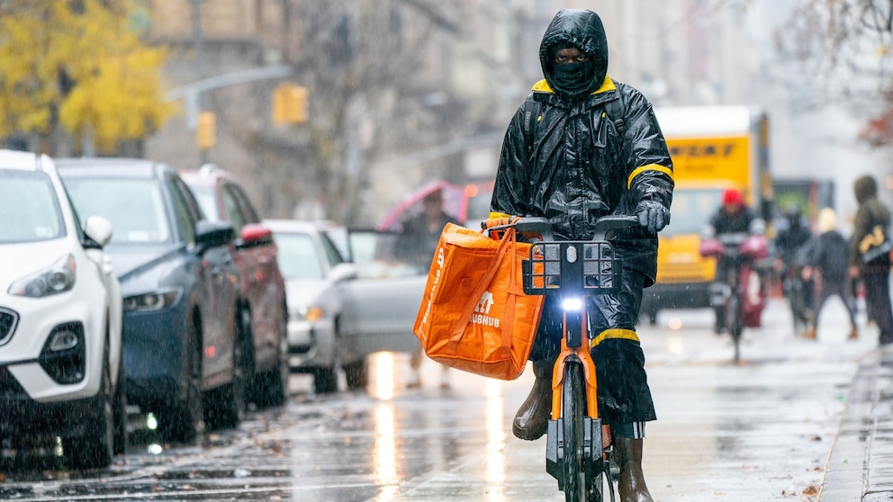 "East Coast Braces for Severe Weekend Storm Threatening Holiday Travel"