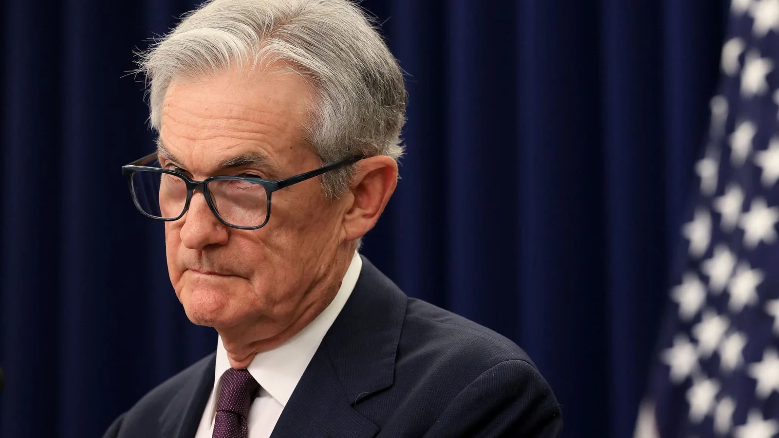 Trump Criticizes Powell Over Fed's Steady Rates and Calls for Rate Cuts