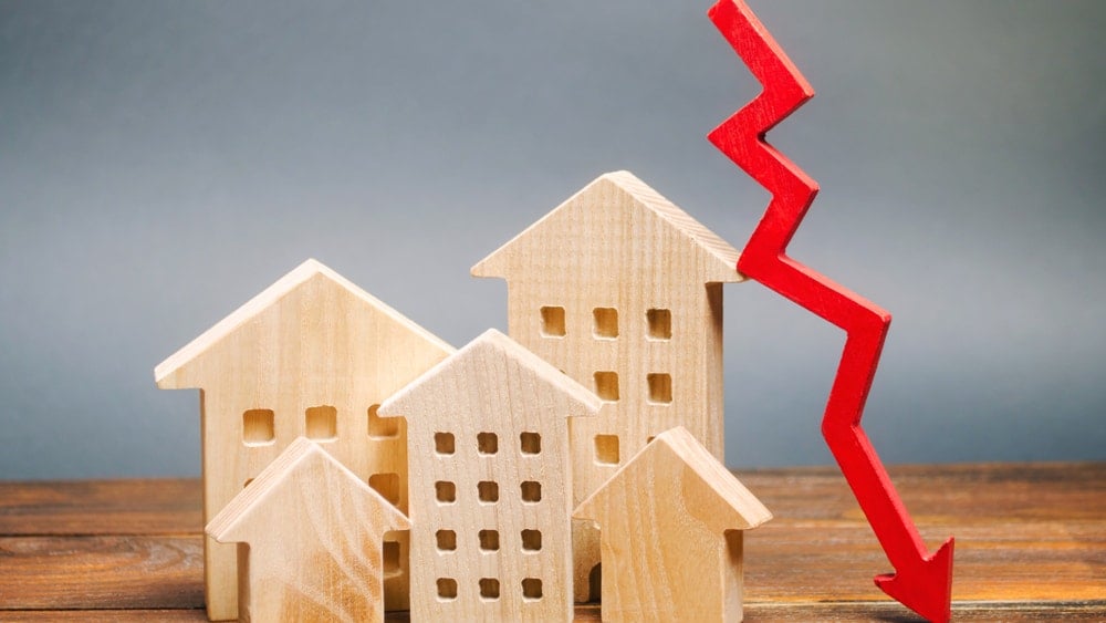 Featured image for "Medical Properties Trust Stock Plummets to 14-Year Low Amid Tenant Payment Crisis"