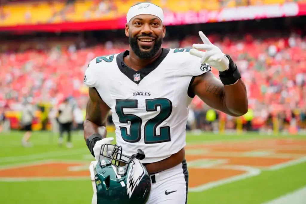 Featured image for Za’Darius Smith Retires at 33, Leaving Eagles' Edge Rusher Uncertainty
