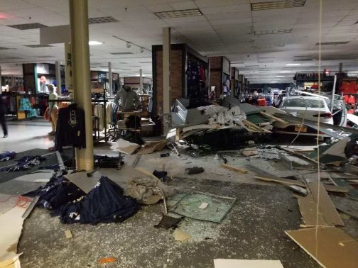 Police investigate smash-and-grab at Dick's Sporting Goods in Greece.