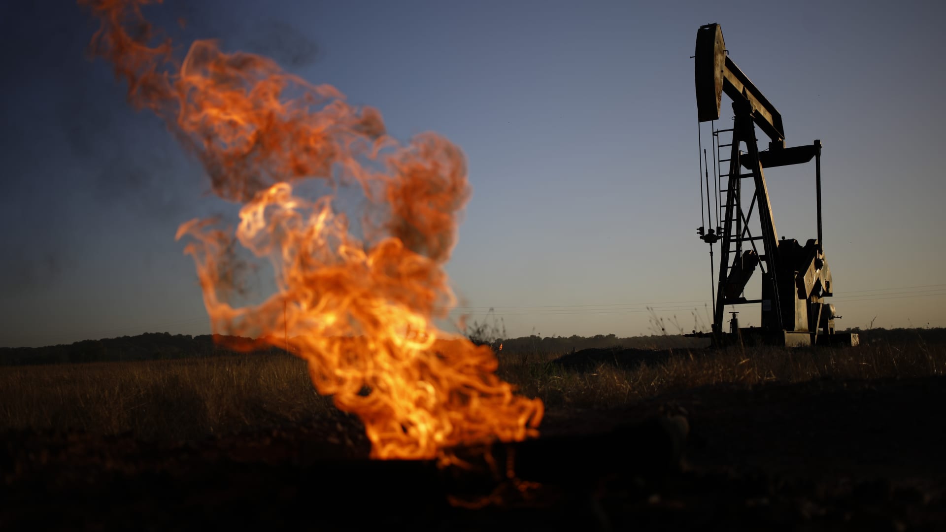 OPEC's Delayed Meeting Sends U.S. Crude Oil Prices Plummeting