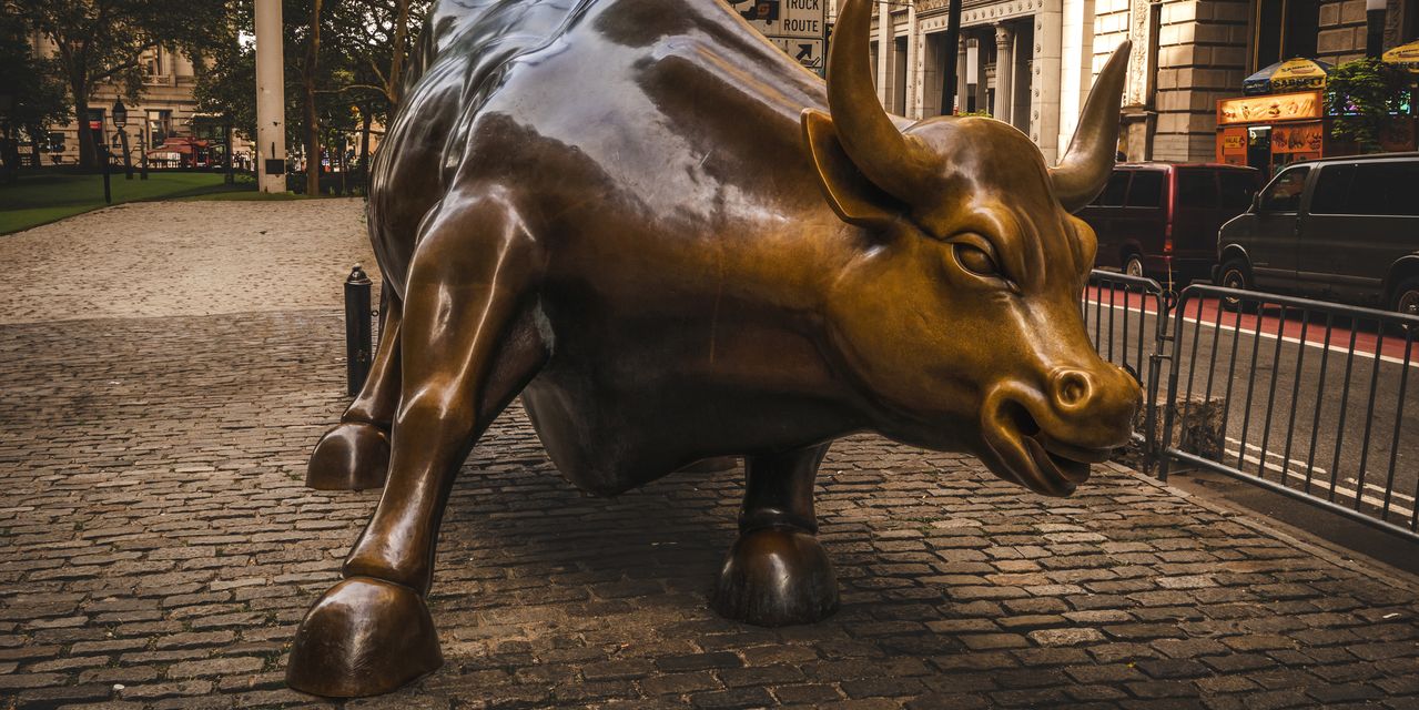 Featured image for "Stocks Surge in November, Bulls Predict 'Santa Rally' as Fed Holds Rates Steady"