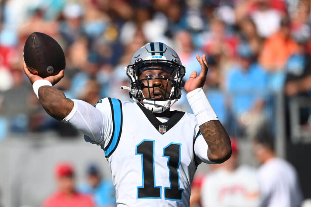Bears sign QB P.J. Walker as backup option for Justin Fields.