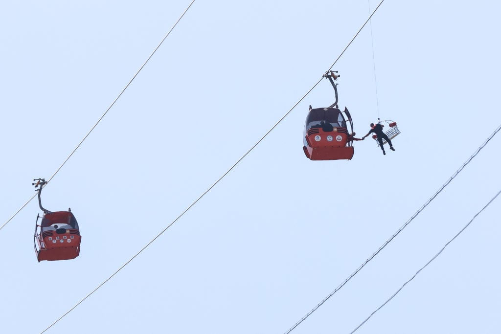 Featured image for "Massive Rescue Effort Saves 174 Stranded After Fatal Cable Car Accident in Turkey"