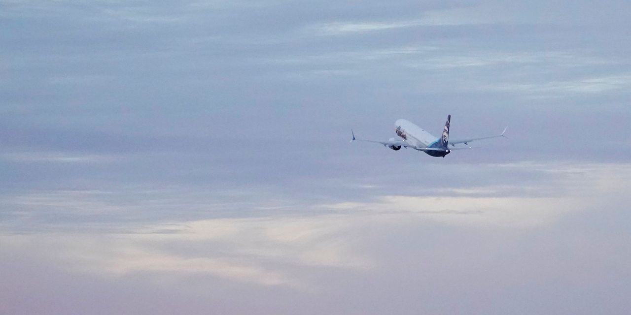 Featured image for "Boeing 737 MAX 9 Groundings Spark US Travel Disruption Amid Safety Concerns"