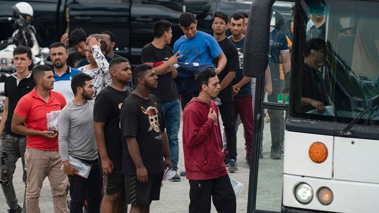 Border agencies prepare for surge of migrants in El Paso as Title 42 expires.