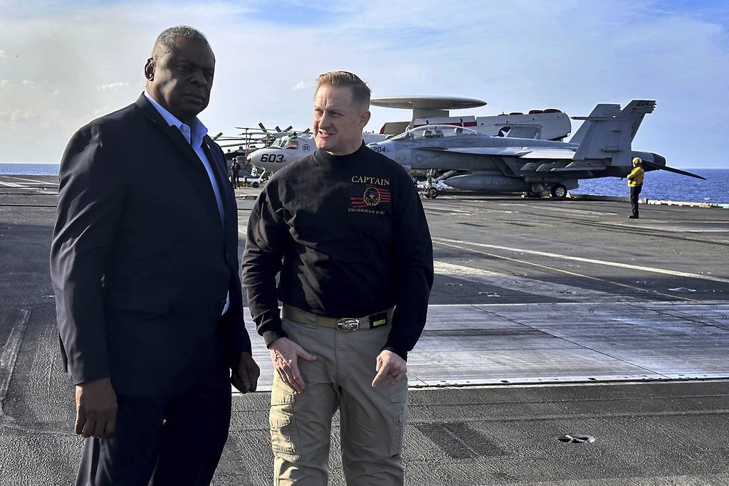 Featured image for US Defense Secretary Austin Makes Surprise Visit to Aircraft Carrier in Middle East