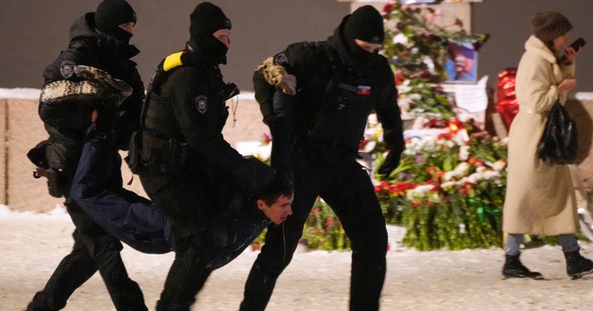 "Russian Crackdown: Detentions Surge as Navalny's Death Sparks Mourning and Outrage"