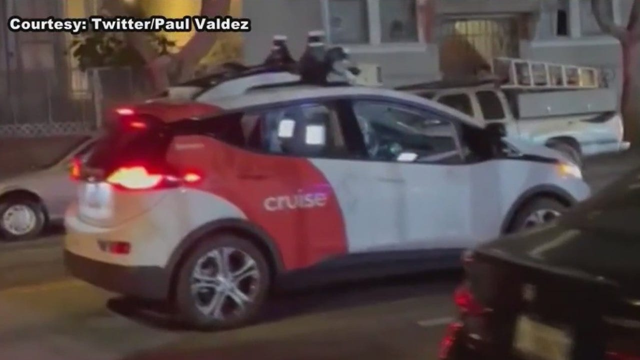 Self-driving car impedes police during San Francisco shooting response.