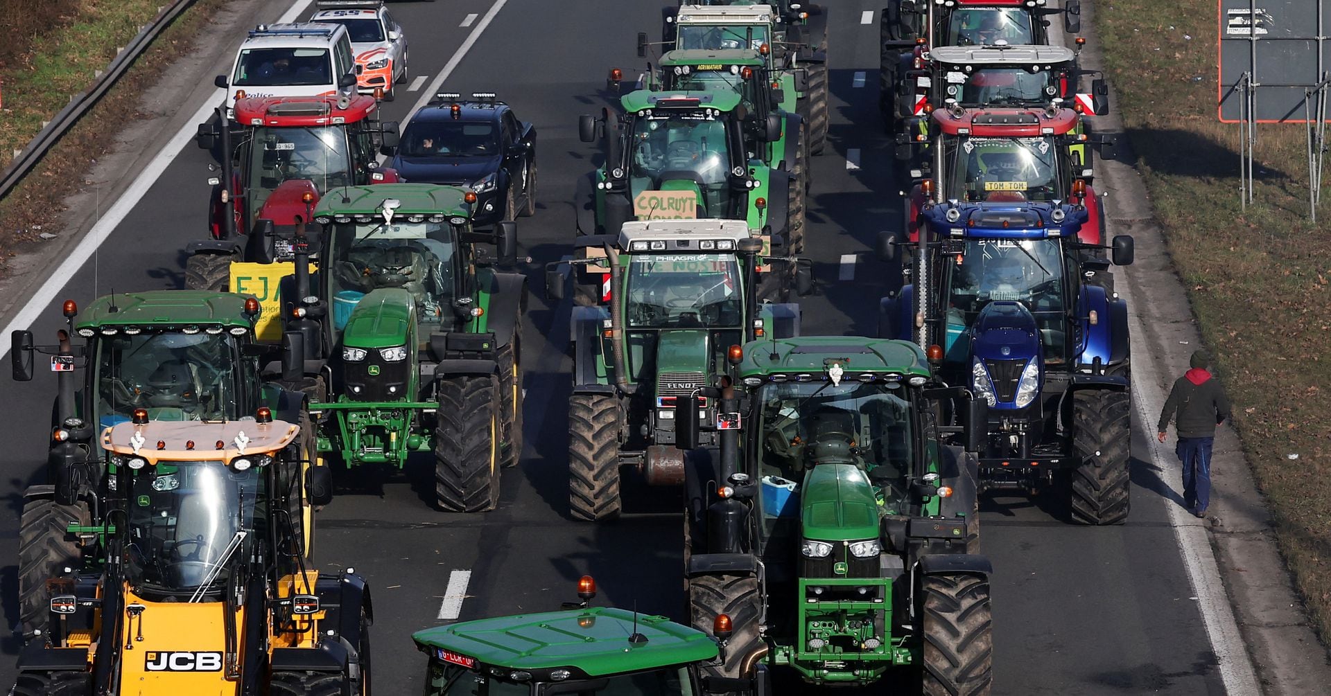 "Belgian Farmers' Road Blockade at Zeebrugge Port Amid Spillover of French Protests"