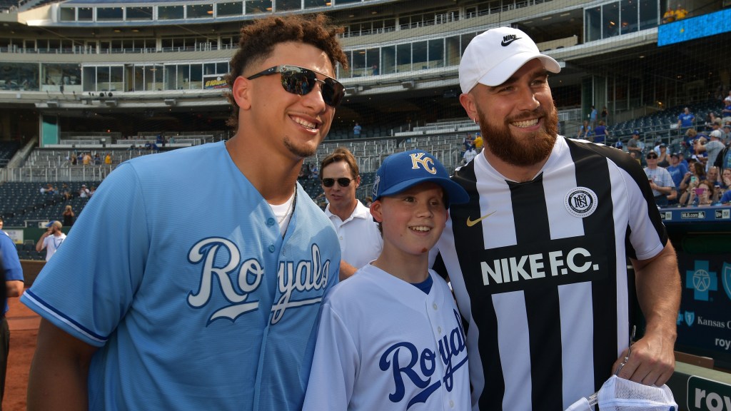 Featured image for Big Slick KC charity softball game to feature Chiefs players.